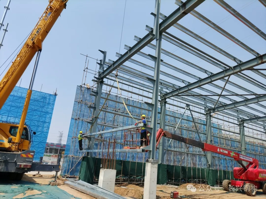 長興鋼構(gòu):全面加強施工現(xiàn)場安全檢查,筑牢安全防線 長興鋼構(gòu):全面加強施工現(xiàn)場安全檢查,筑牢安全防線