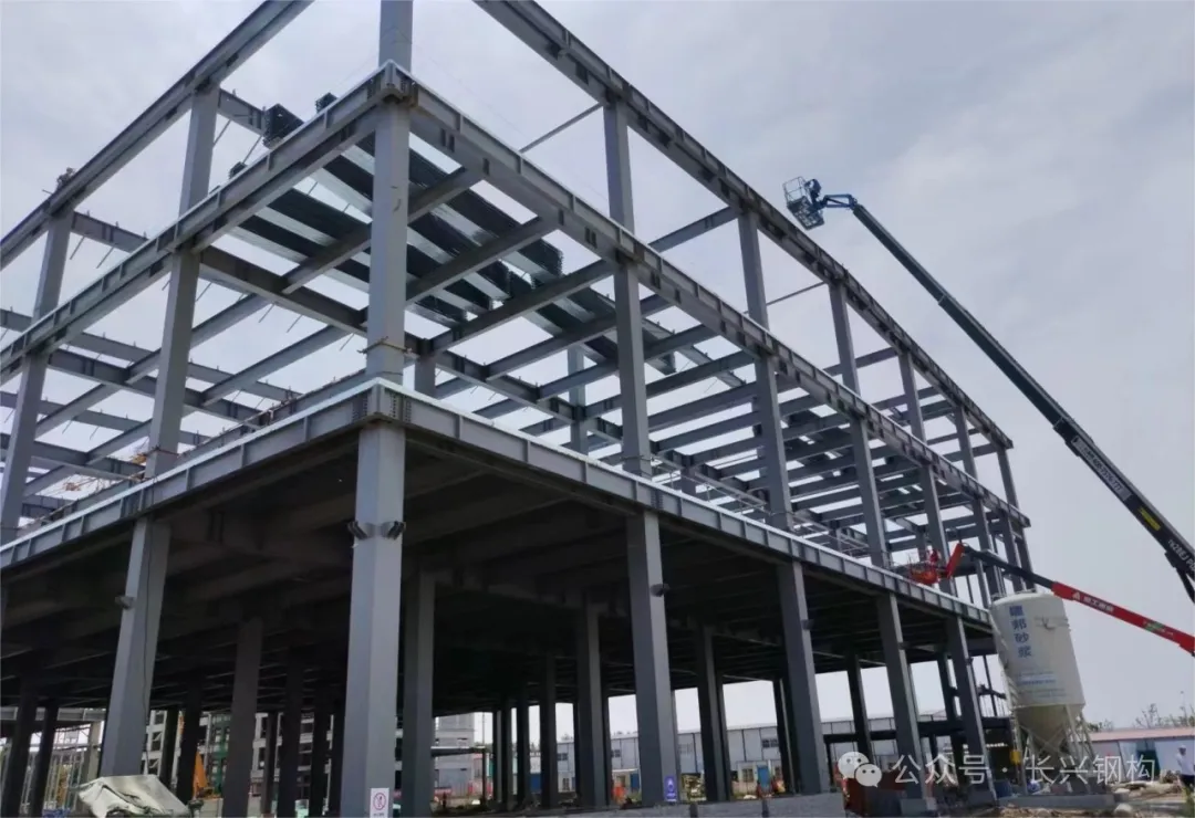 長興鋼構(gòu):全面加強施工現(xiàn)場安全檢查,筑牢安全防線 長興鋼構(gòu):全面加強施工現(xiàn)場安全檢查,筑牢安全防線